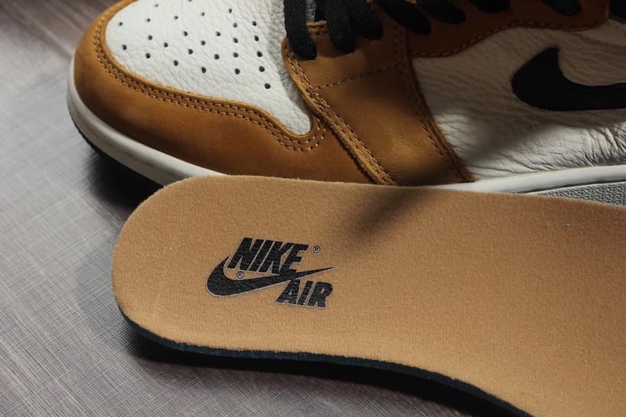 Air Jordan 1 Retro High OG “Rookie of the Year” release photo 6