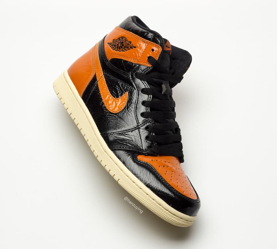 Air Jordan 1 Retro High OG release photo 3