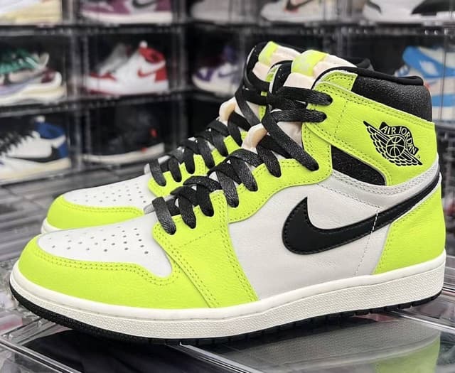 Air Jordan 1 High OG “Volt” Jordan release photo