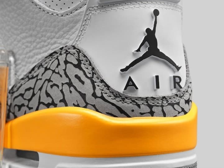Air Jordan 3 WMNS “Laser Orange” release photo 2