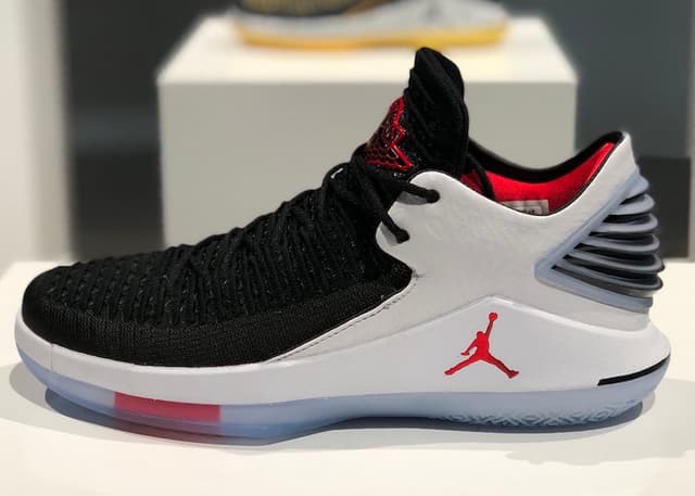 Air Jordan 32 Low “Free Throw Line” Jordan release photo