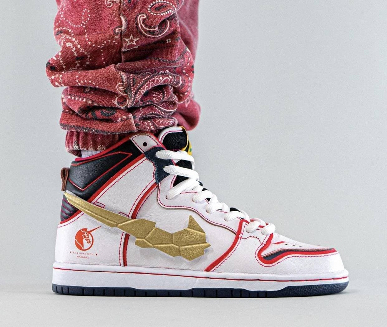 Gundam x Nike SB Dunk High “Unicorn” release photo 40