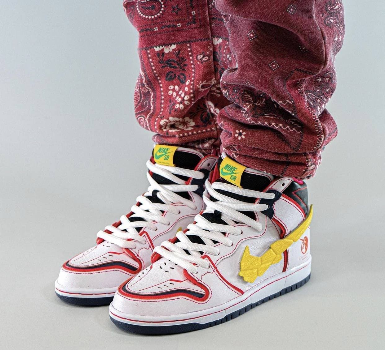Gundam x Nike SB Dunk High “Unicorn” release photo 39
