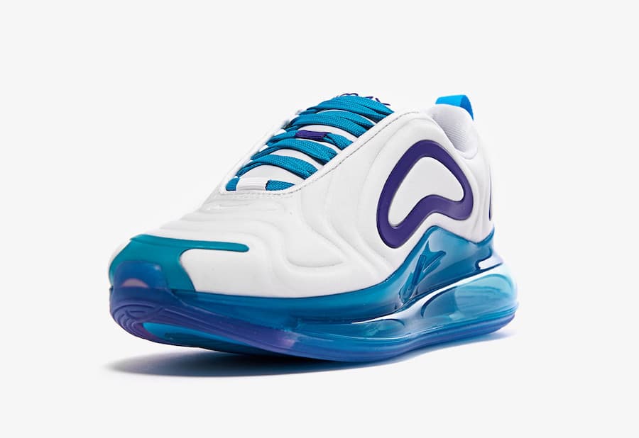 Nike WMNS Air Max 720 release photo 2