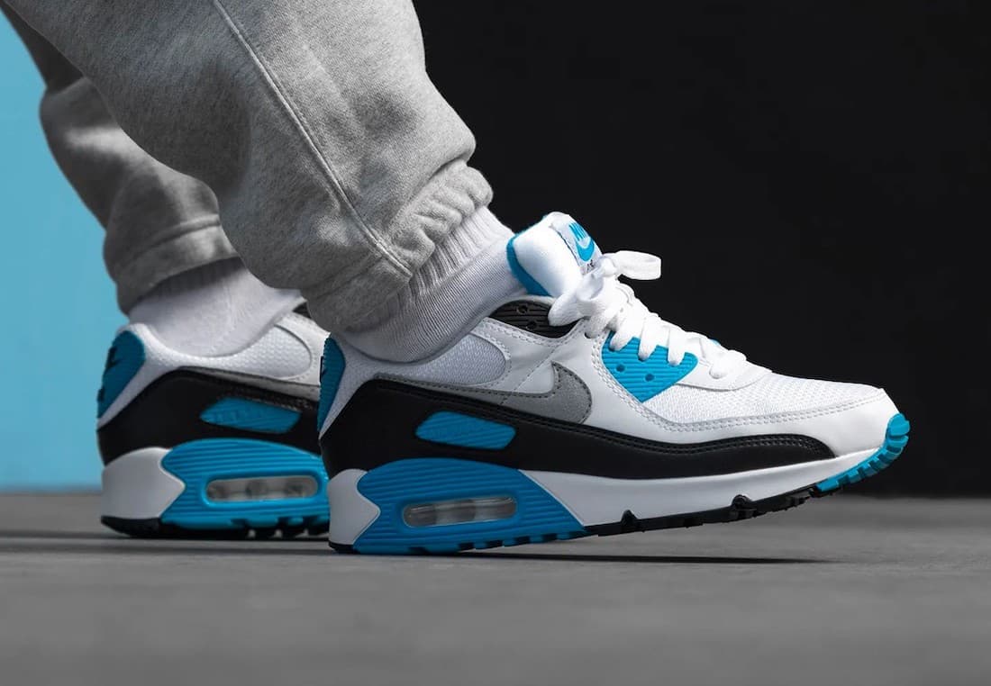 Nike Air Max 90 “Laser Blue” release photo 2