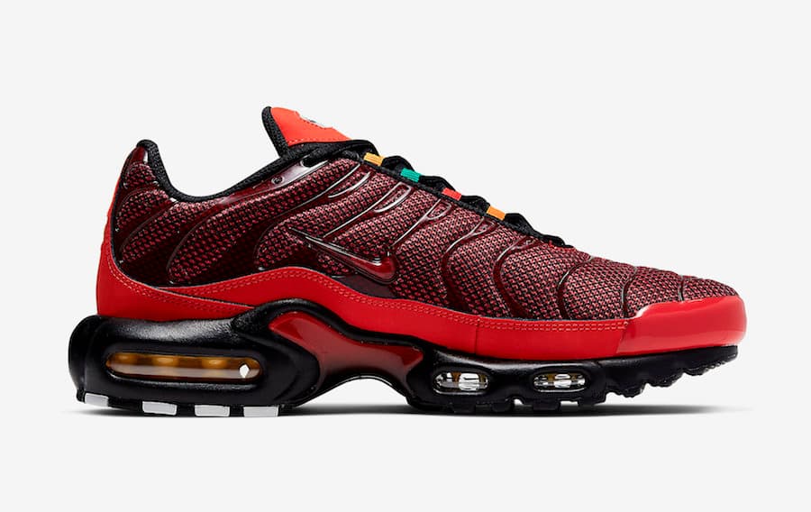 Nike Air Max Plus “Sunburst” release photo 3