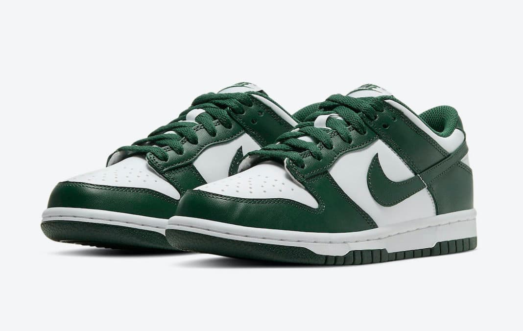 Nike Dunk Low “Team Green” Nike release photo