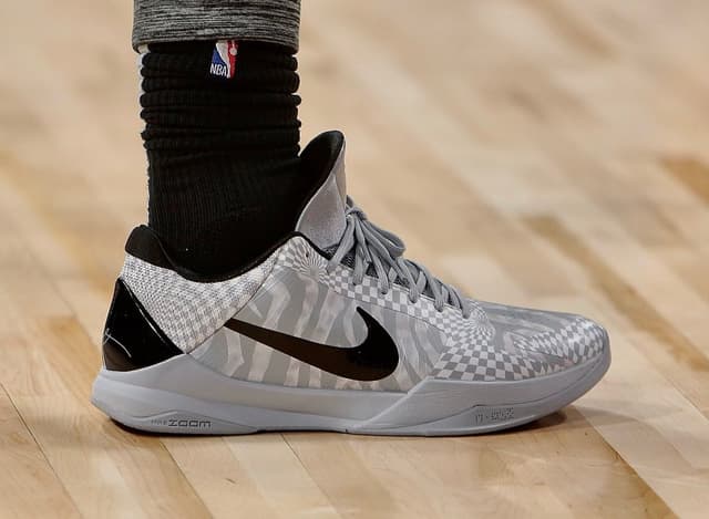 Nike Kobe 5 Protro “Zebra” Nike release photo