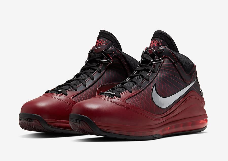 Nike LeBron 7 “Christmas” Nike release photo