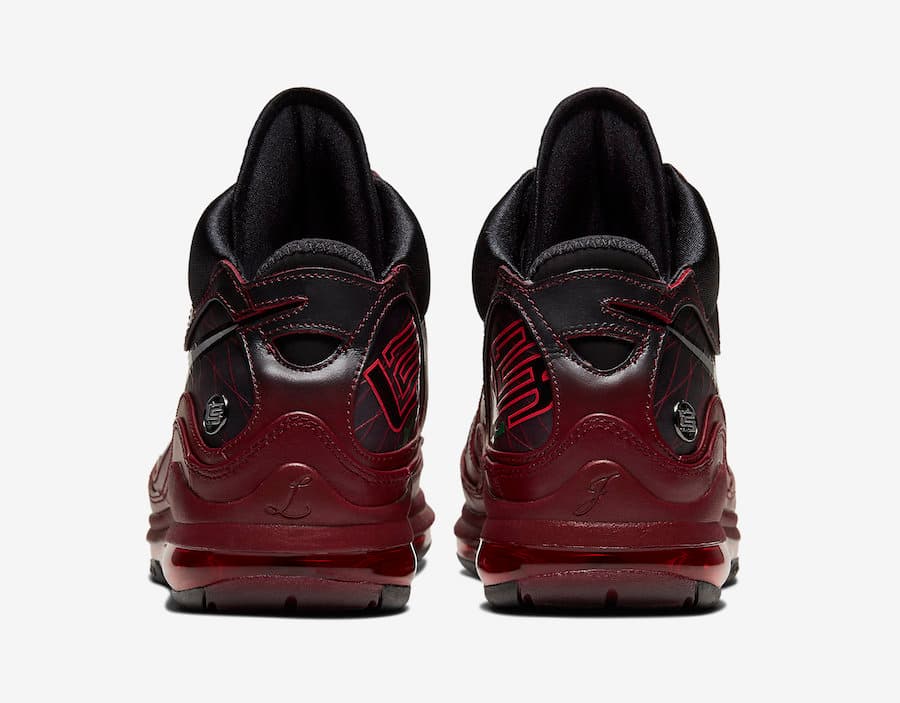 Nike LeBron 7 “Christmas” release photo 5