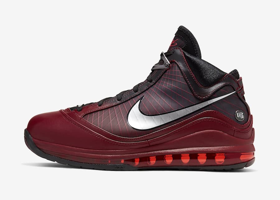 Nike LeBron 7 “Christmas” release photo 6