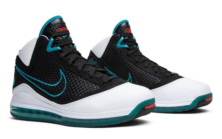 Nike LeBron 7 “Red Carpet” Nike release photo
