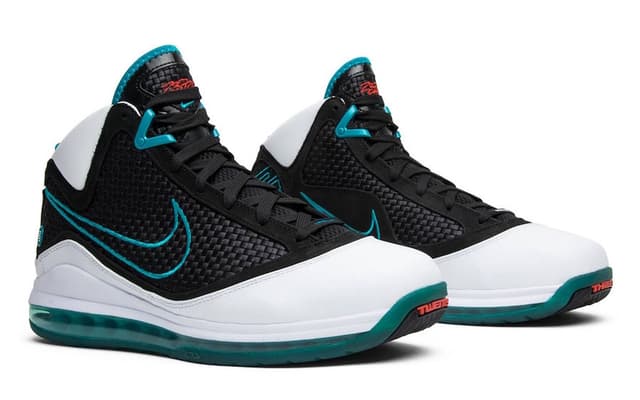 Nike LeBron 7 “Red Carpet” Nike release photo