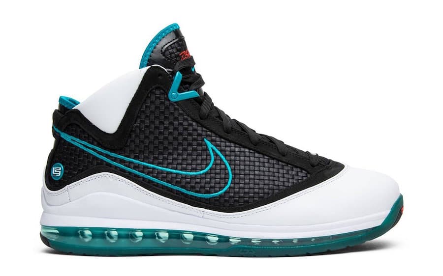 Nike LeBron 7 “Red Carpet” release photo 2