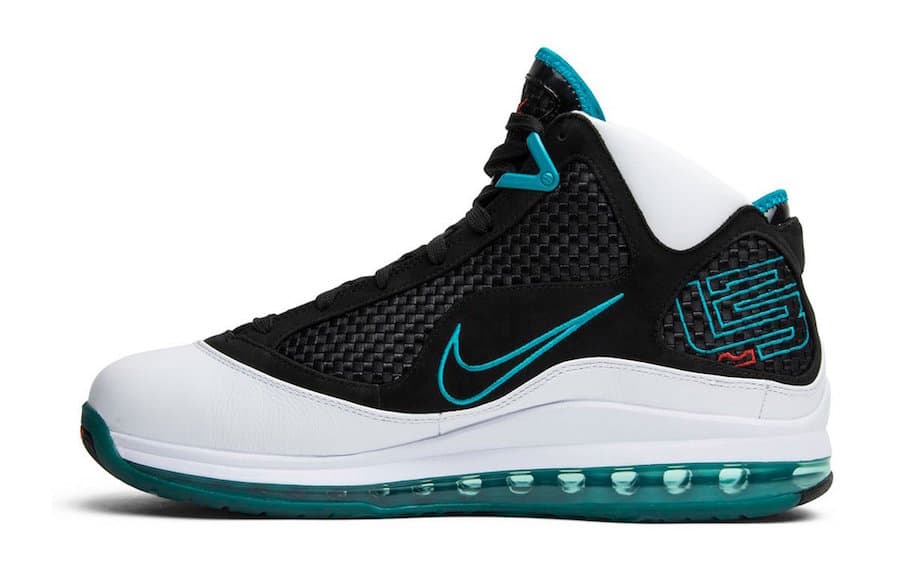 Nike LeBron 7 “Red Carpet” release photo 3