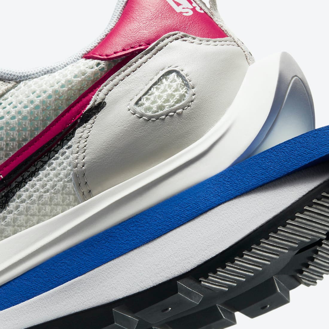 Sacai x Nike VaporWaffle release photo 9