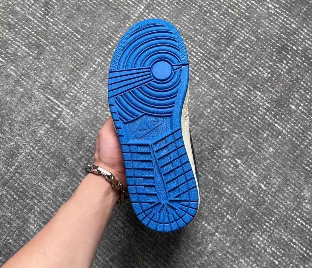 Travis Scott x Fragment x Air Jordan 1 High OG release photo 12