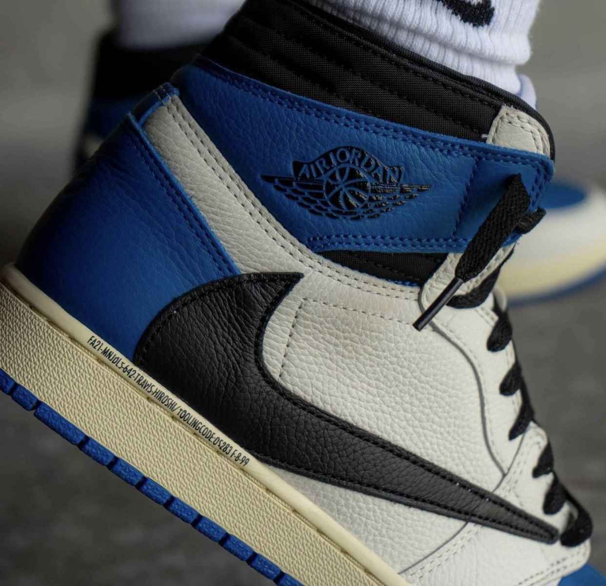 Travis Scott x Fragment x Air Jordan 1 High OG release photo 32
