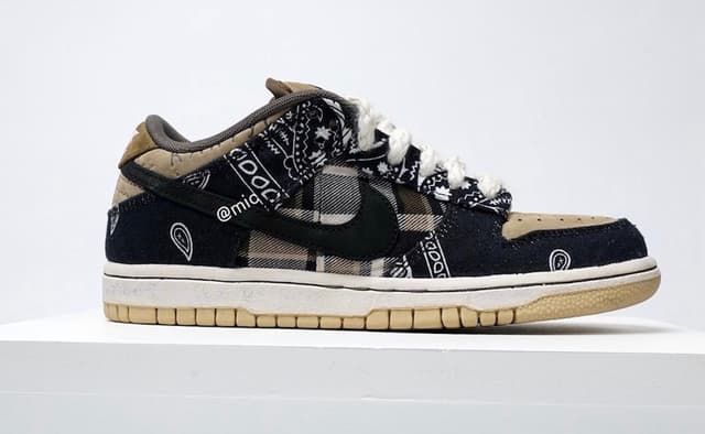 Travis Scott x Nike SB Dunk Low Nike release photo