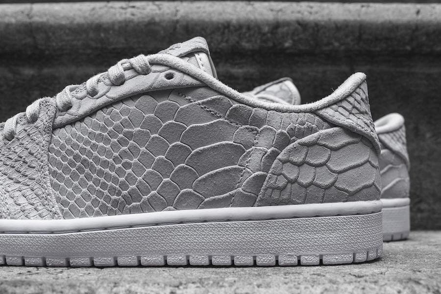 Air Jordan 1 Low Swooshless release photo 4
