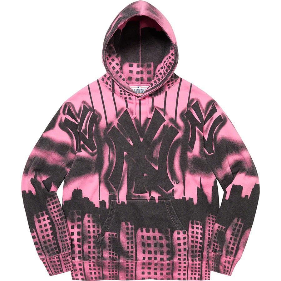Supreme®/New York Yankees™ Airbrush Hooded Sweatshirt release photo 3