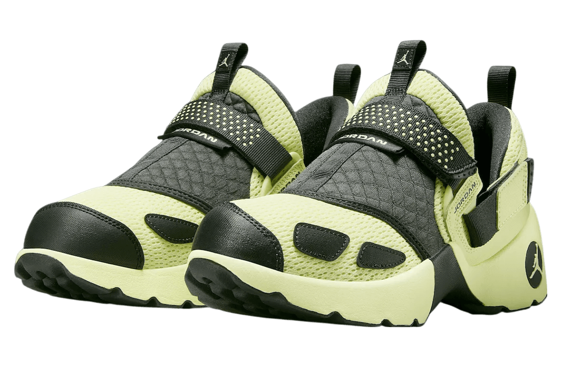 Jordan Trunner LX Luminous Green / Black release photo 2