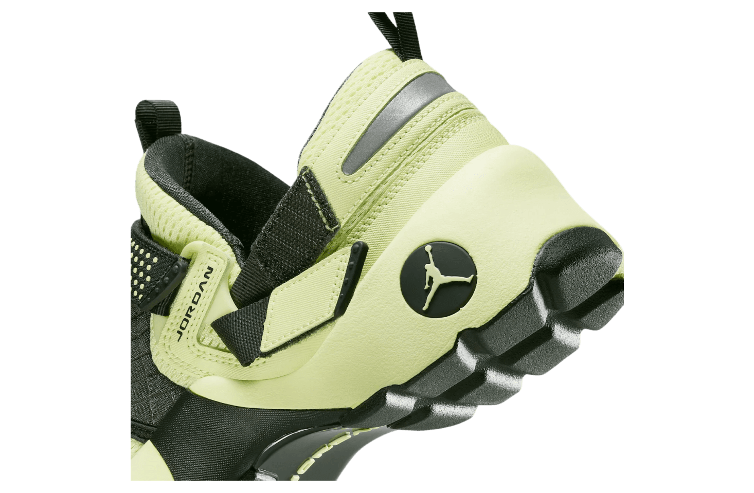 Jordan Trunner LX Luminous Green / Black release photo 3