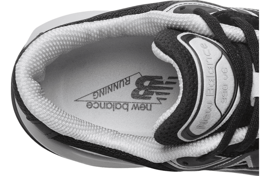 New Balance 990v6 Grey / Black release photo 3