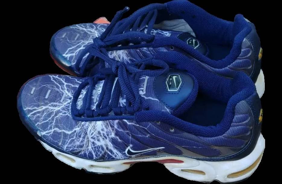 Nike Air Max Plus Eclair (Lightning) Midnight Navy / Salsa Red release photo 2