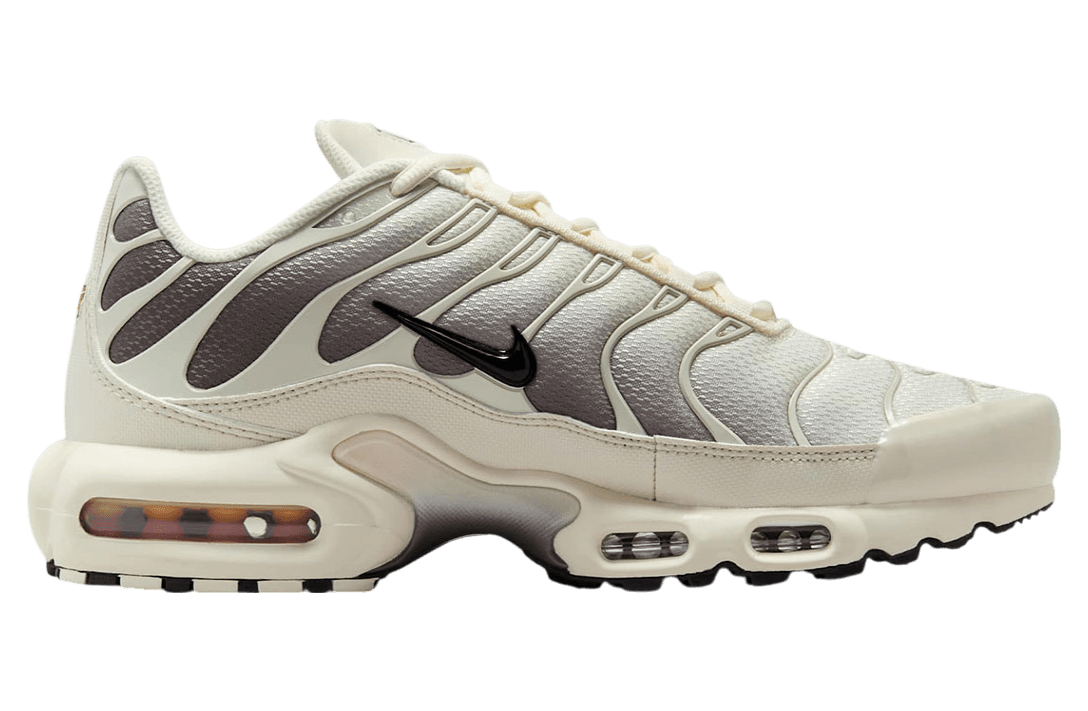 Nike Air Max Plus Light Orewood Brown / Black release photo 2