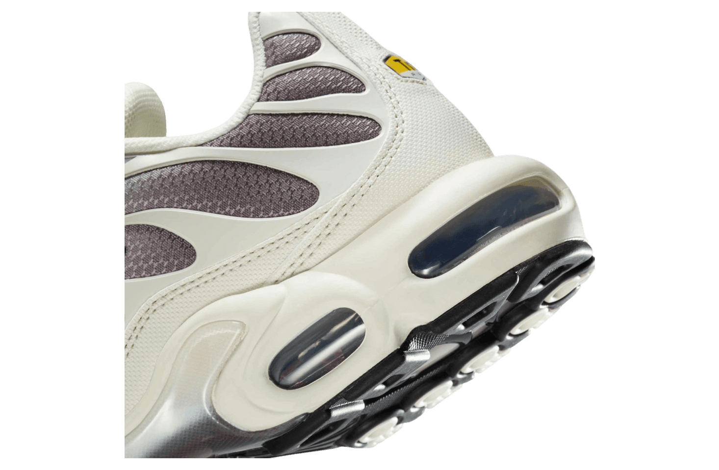 Nike Air Max Plus Light Orewood Brown / Black release photo 3