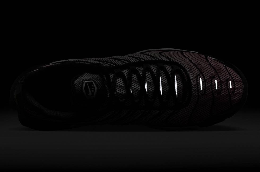 Nike Air Max Plus Sunset Pulse release photo 9