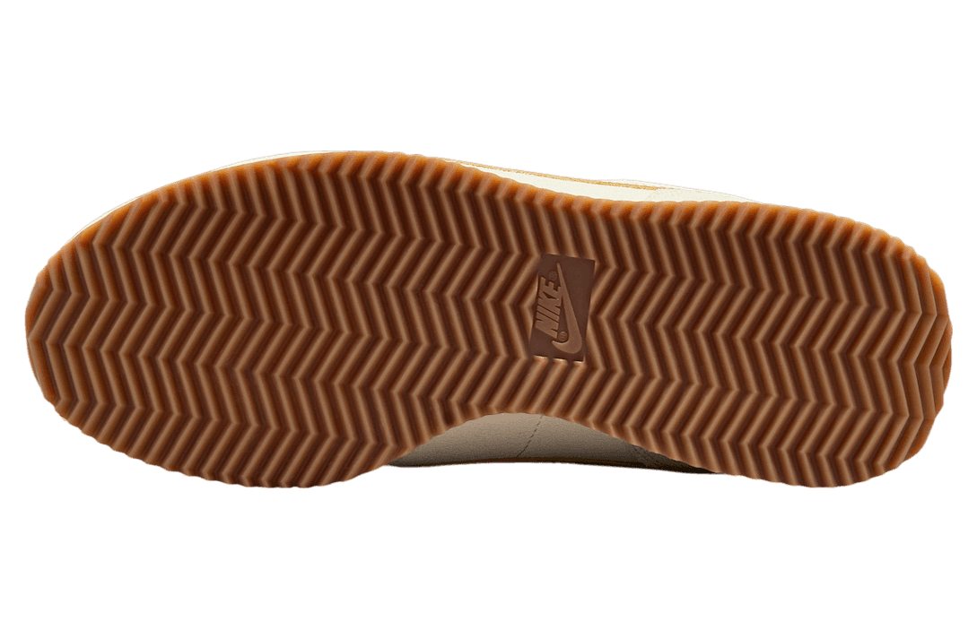 Nike Cortez Sail / Metallic Gold release photo 6