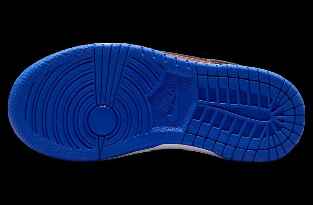 Nike Dunk Low GS Upside Down Swoosh Knicks release photo 6