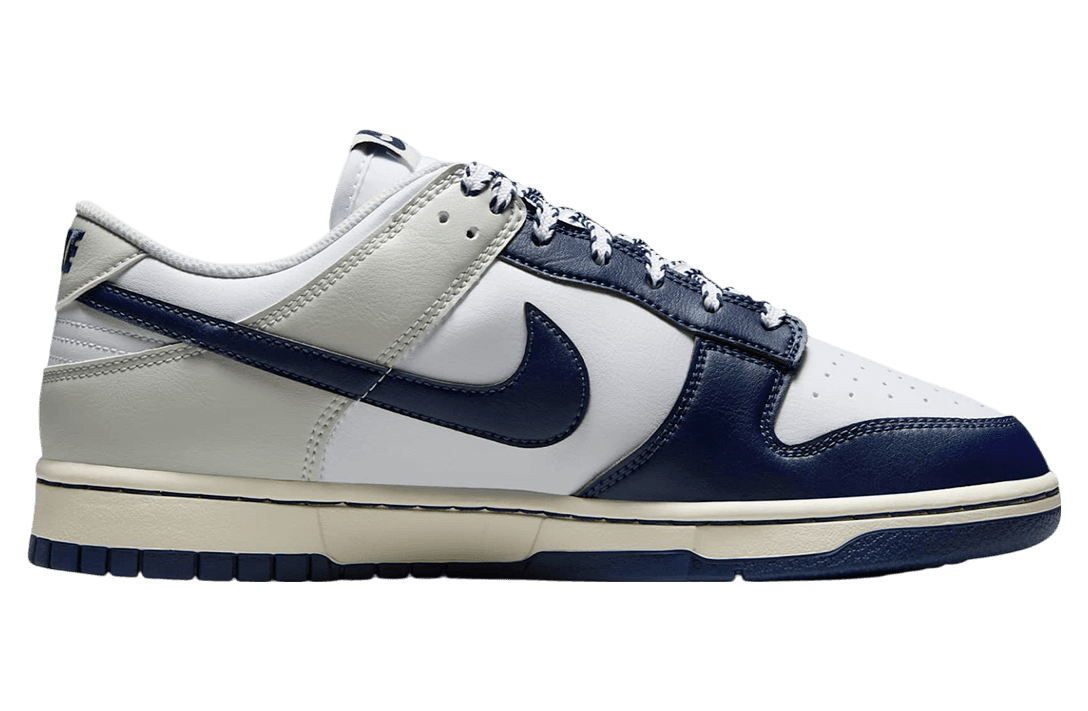 Nike Dunk Low New York Yankees release photo 2