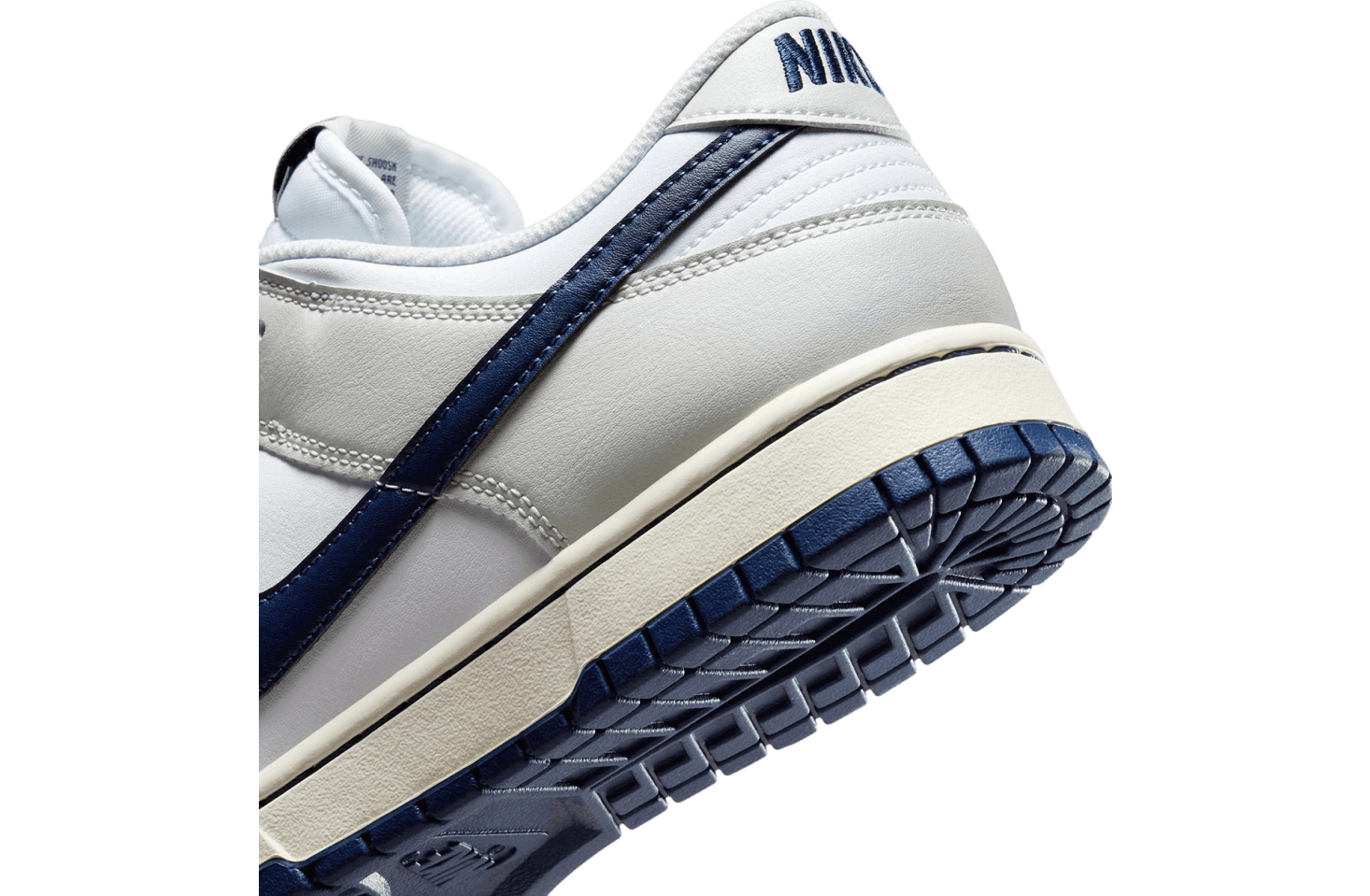 Nike Dunk Low New York Yankees release photo 3