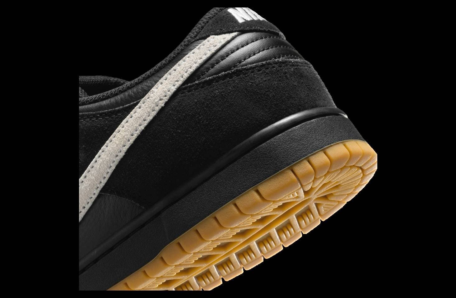 Nike SB Dunk Low Black / Gum Light Brown release photo 8