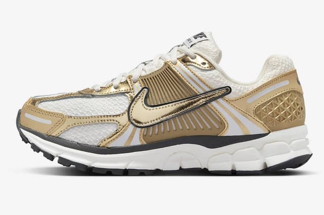 Nike WMNS Zoom Vomero 5 Metallic Gold Nike release photo