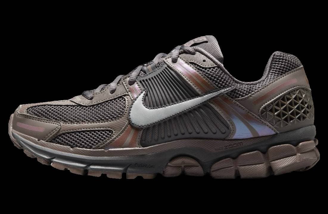 Nike Zoom Vomero 5 Cave Stone / Metallic Silver release photo 1