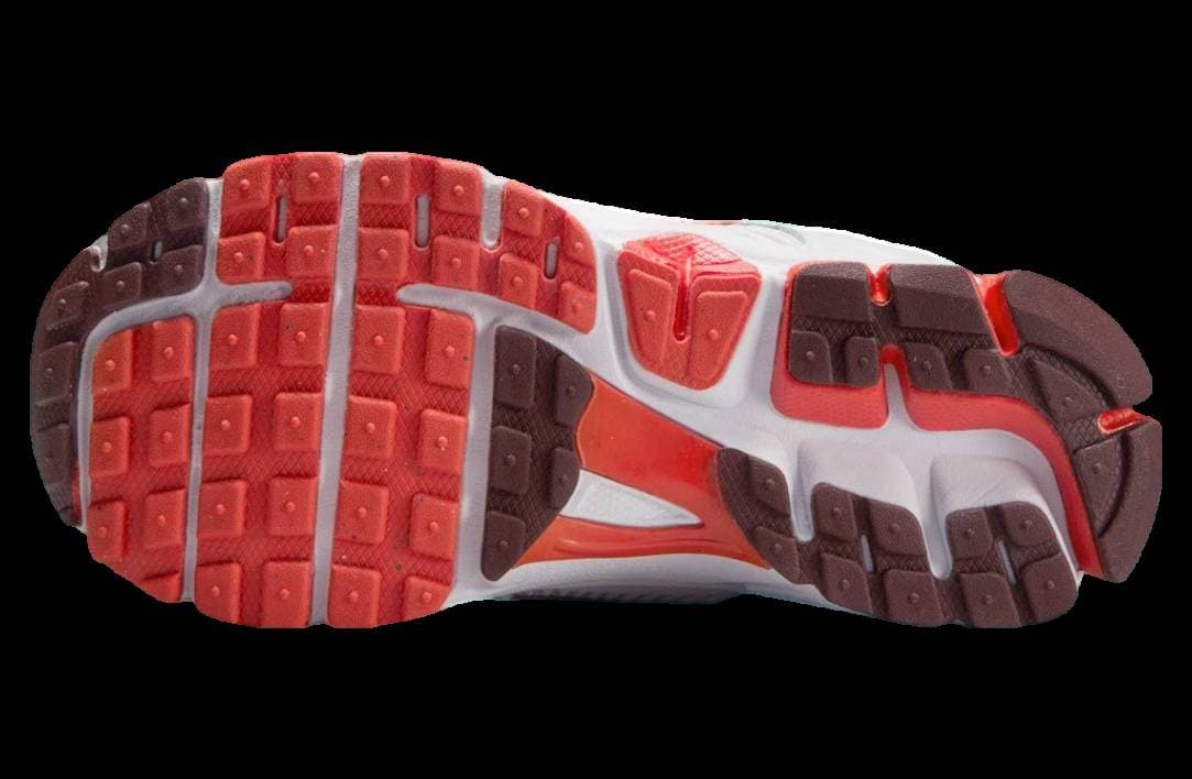Nike Zoom Vomero 5 GS Valentine’s Day release photo 6