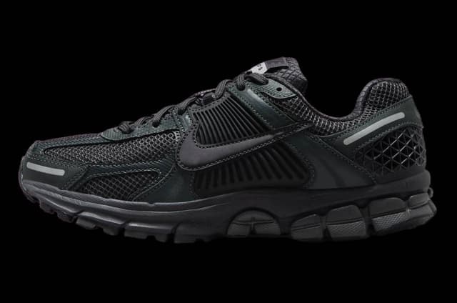 Nike Zoom Vomero 5 Triple Black Nike release photo