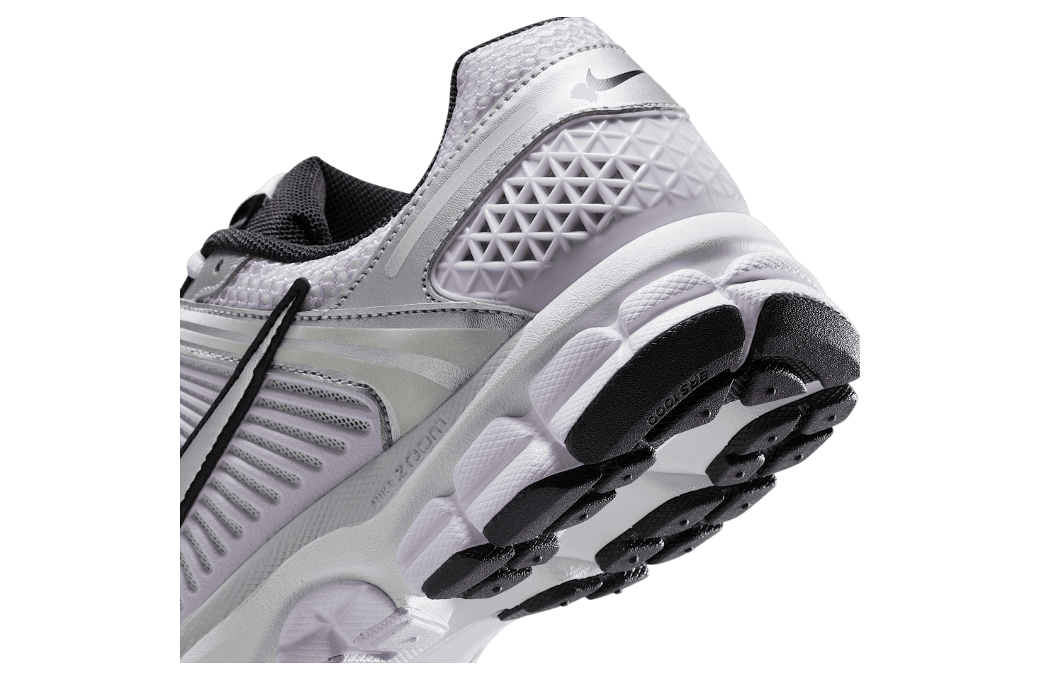 Nike Zoom Vomero 5 WMNS Barely Grape / Photon Dust release photo 3