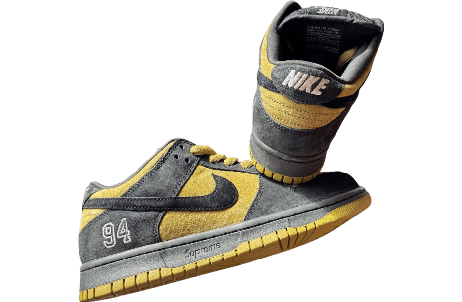 Supreme x Nike SB Dunk Low Camper Green Camper Green / Black release photo 2