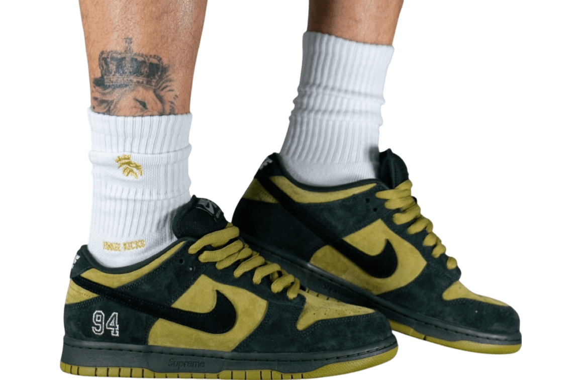 Supreme x Nike SB Dunk Low Camper Green Camper Green / Black release photo 5