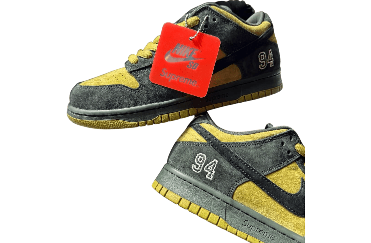 Supreme x Nike SB Dunk Low Camper Green Camper Green / Black release photo 6