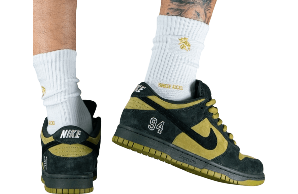 Supreme x Nike SB Dunk Low Camper Green Camper Green / Black release photo 7