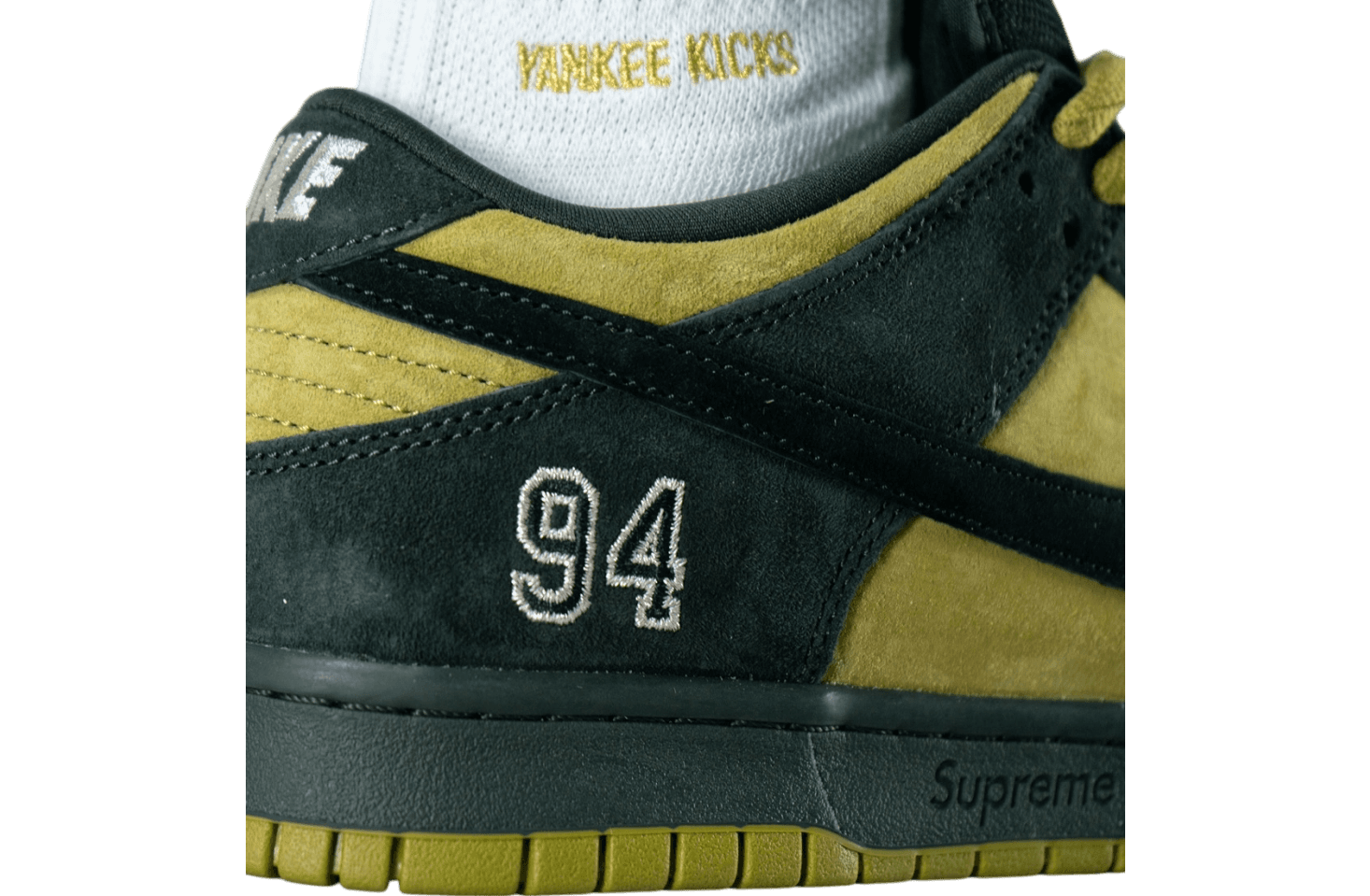 Supreme x Nike SB Dunk Low Camper Green Camper Green / Black release photo 9