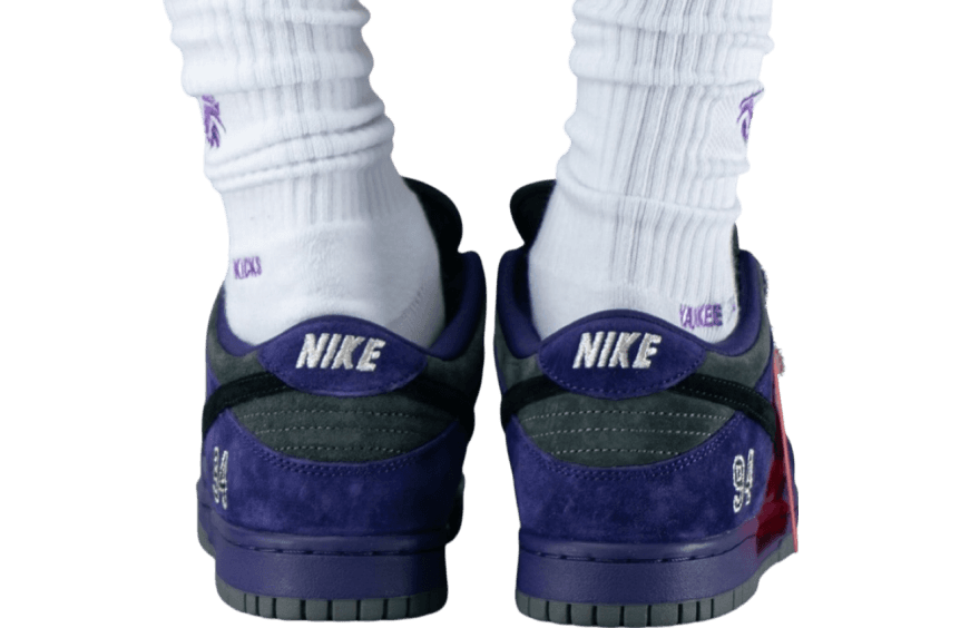Supreme x Nike SB Dunk Low Ink Ink / Iron Grey release photo 7