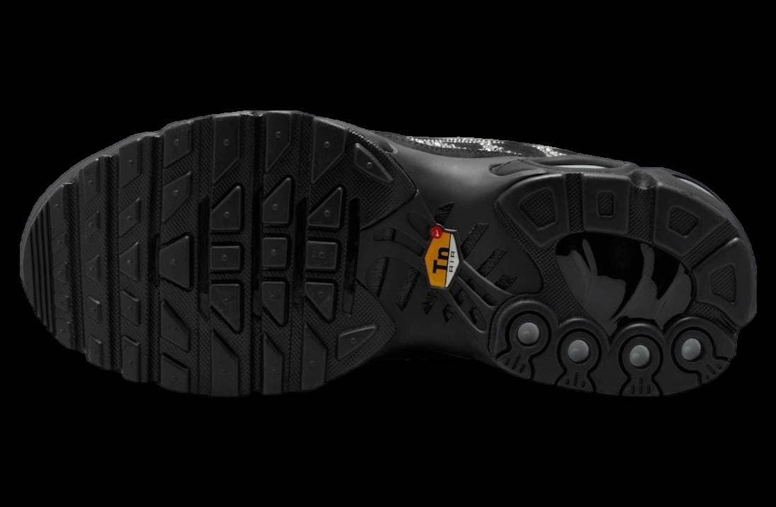 Swarovski x Nike Air Max Plus WMNS Moonlight release photo 6