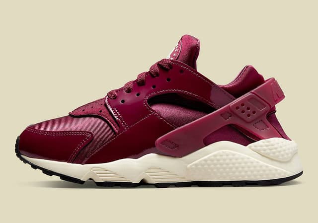 Nike Air Huarache "Dark Beetroot" Nike release photo